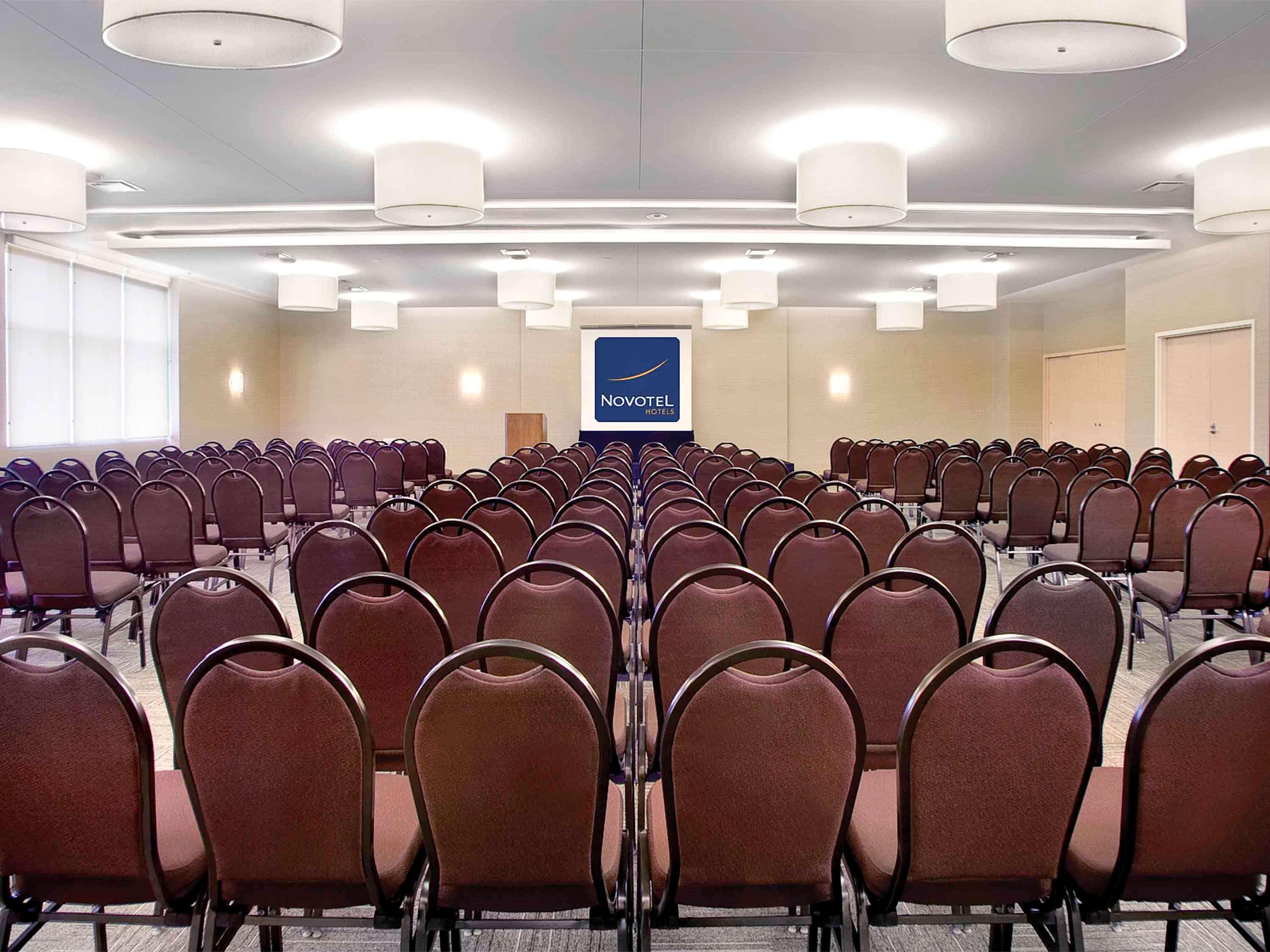 Novotel Montreal Aeroport Dorval Bagian luar foto