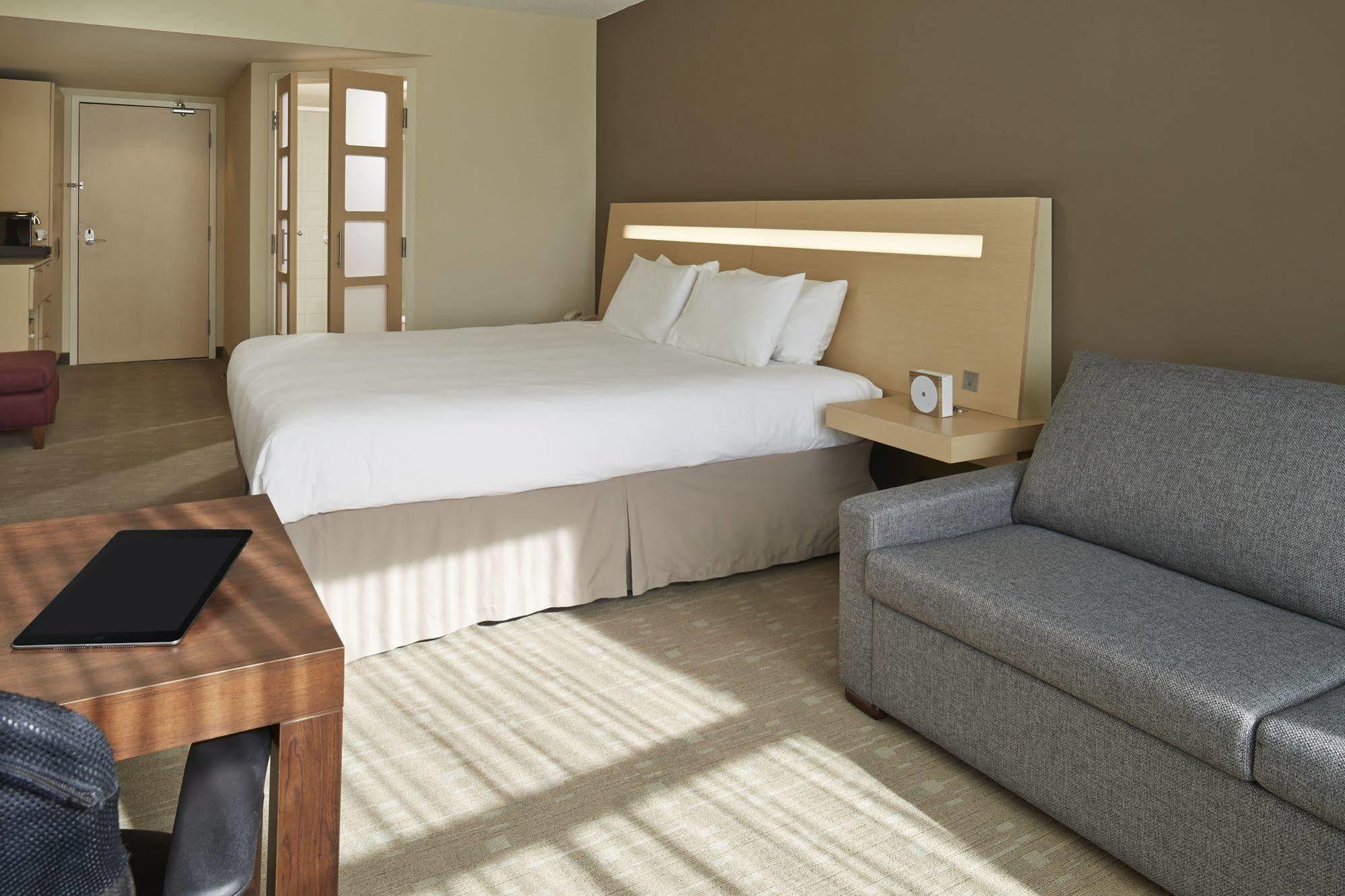 Novotel Montreal Aeroport Dorval Bagian luar foto