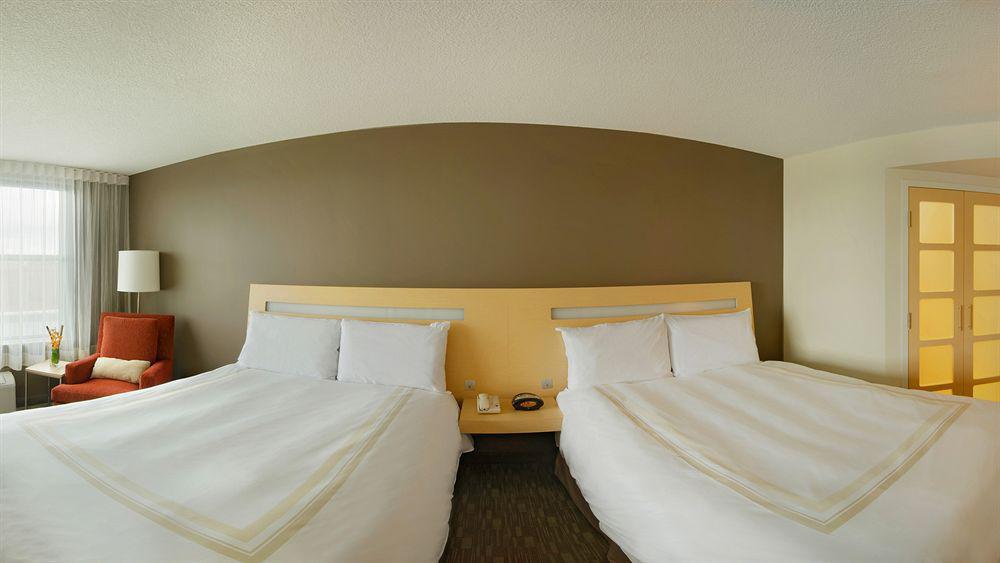 Novotel Montreal Aeroport Dorval Bagian luar foto